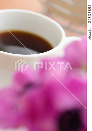 コーヒーとアネモネ 29333895