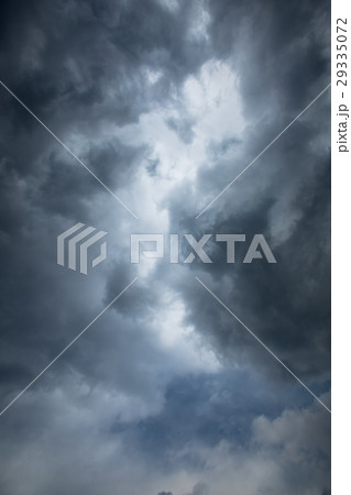 雲 空 曇天 天気が悪い 曇った空 コピースペース 空の画像素材 雲 空 曇天 天気が悪い 曇った空 コピースペース 空の画像素材 29335072