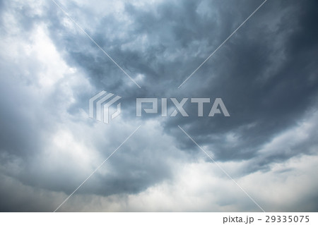 雲 空 曇天 天気が悪い 曇った空 コピースペース 空の画像素材 雲 空 曇天 天気が悪い 曇った空 コピースペース 空の画像素材 29335075