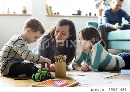 Family Spend Time Happiness Holiday Togetherness 29344481