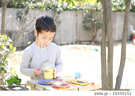 おままごとをする幼稚園児 おままごとをする幼稚園児 29350152