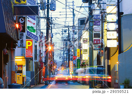 夜の繁華街ー福岡県久留米市日吉町の写真素材