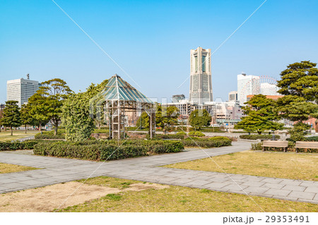 横浜みなとみらい21(横浜市中区、赤レンガパークより) 横浜みなとみらい21(横浜市中区、赤レンガパークより) 29353491