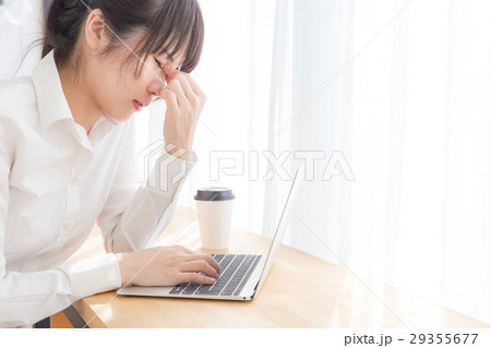 女性　カフェ 29355677