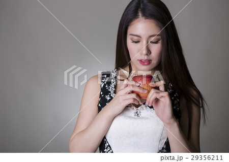 女性のポートレート 女性のポートレート 29356211