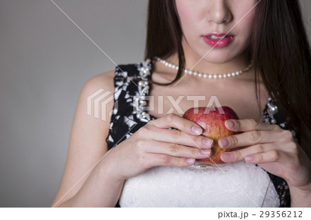 女性のポートレート 女性のポートレート 29356212