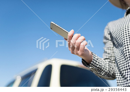 スマホ 車 女性 スマホ 車 女性 29356443