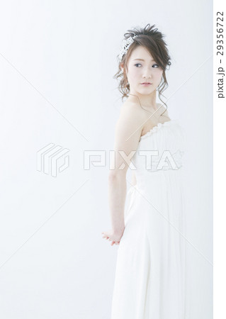 ウェディングドレスの花嫁 ウェディングドレスの花嫁 29356722