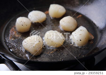 Scallops fried in pan Scallops fried in pan 29359251