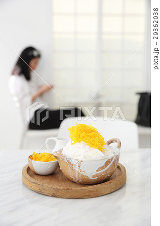 Shaved ice with milk and coconut 29362038