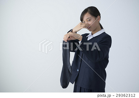 お父さんの臭い靴下をもつ中学生の娘 29362312