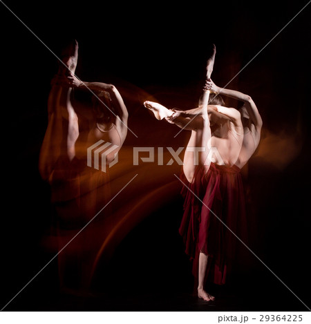 The sensual and emotional dance of beautiful The sensual and emotional dance of beautiful 29364225