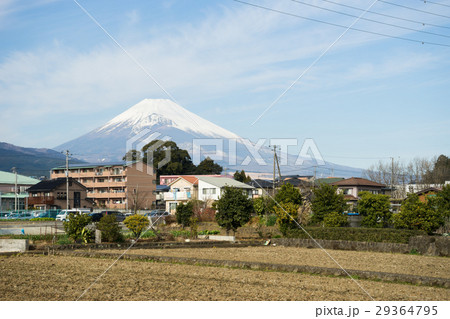 裾野市の住宅街から見える富士山 29364795