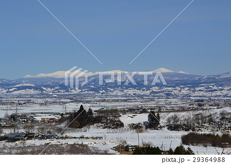 弘前から雪の八甲田連峰を望む 弘前から雪の八甲田連峰を望む 29364988