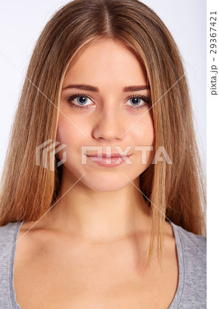Young girl portrait Young girl portrait 29367421