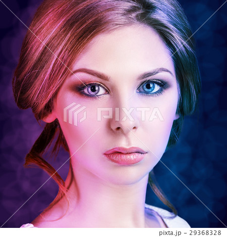 Glamour young woman with beautiful makeup 29368328