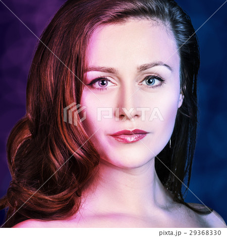 Beautiful woman with fresh daily makeup 29368330