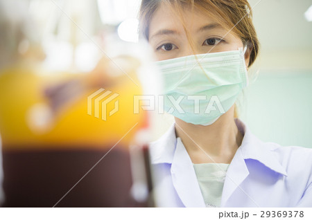 Bag of Blood in hand asian  Doctor 29369378