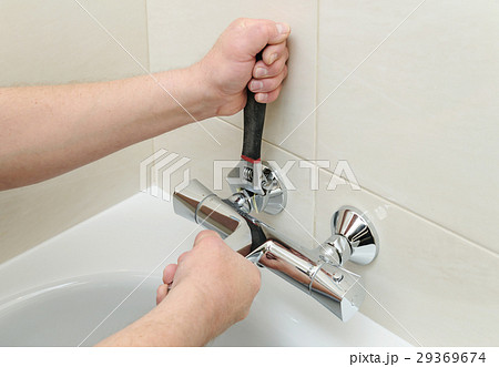 Installing faucet with thermostat. 29369674