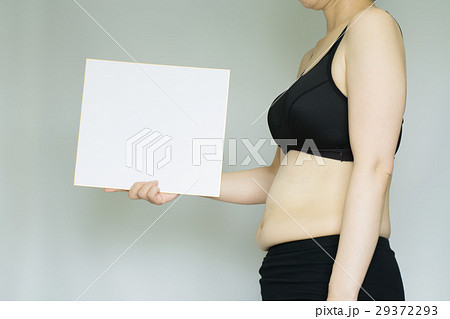 中高年女性のぽっちゃりおなか 29372293