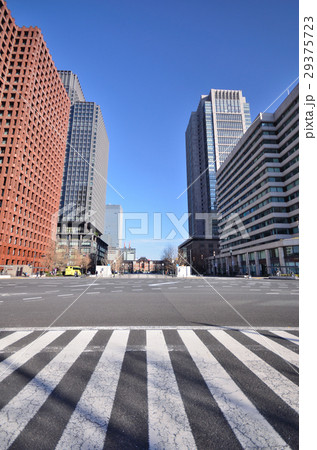 行幸通りと丸の内ビル街 29375723