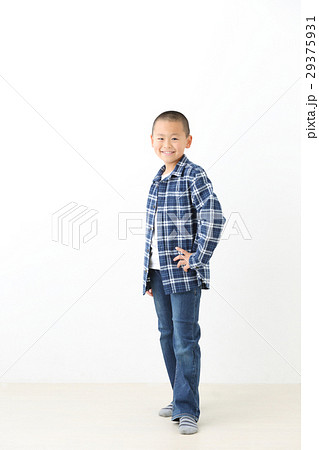 小学生　男児 29375931