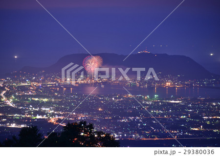 函館港まつりの花火大会を横津岳から函館裏夜景とともに撮影 29380036