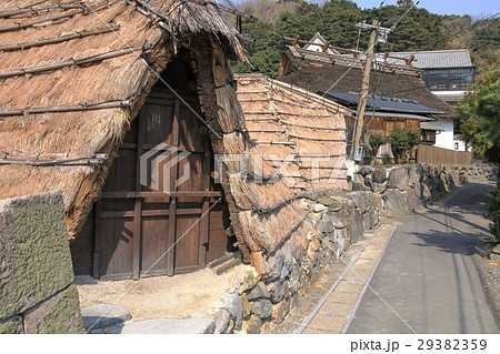 大分県　別府　明礬温泉　湯の里　湯の花小屋のある路地裏 29382359