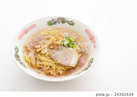醤油ラーメン　白バック 29382639