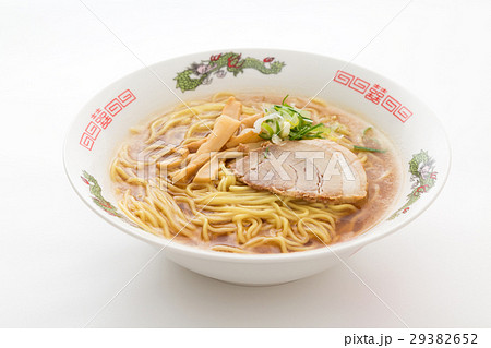醤油ラーメン　白バック 29382652