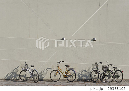 白壁と自転車 白壁と自転車 29383105