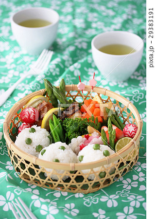 豆ごはんの春の行楽弁当 豆ごはんの春の行楽弁当 29383191