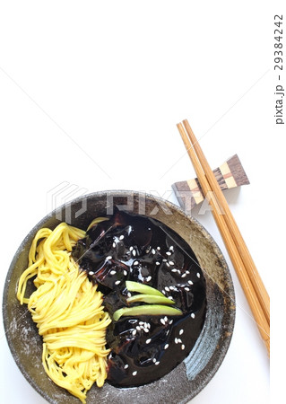 Korean black bean noodle jajangmyeon 29384242