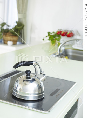 キッチンのやかん 29397910