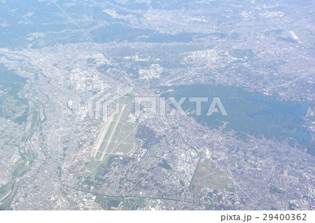 空から見た東京北西部　狭山丘陵　狭山湖　横田基地　羽村市　福生市　武蔵村山市 29400362