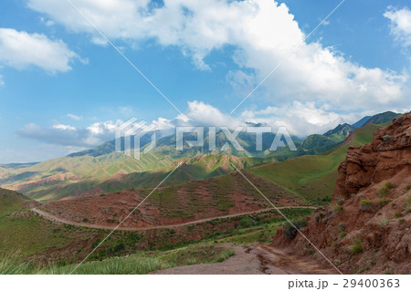 mountain dirt road 29400363