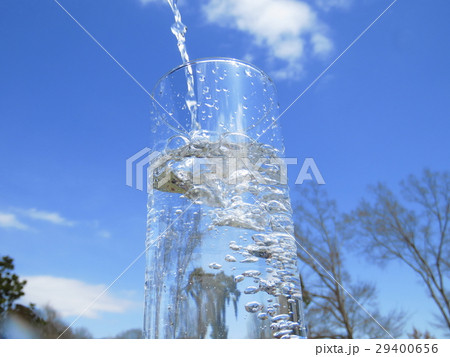 水 注ぐ 水 注ぐ 29400656
