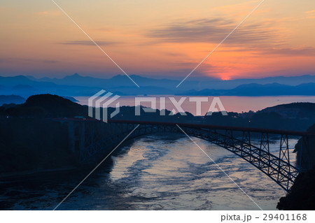 西海橋の夜明けと日の出 西海の丘展望台から 西海橋の夜明けと日の出 西海の丘展望台から 29401168