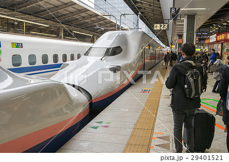 Passengers waiting for Shinkansen bullet train  29401521