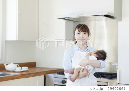 キッチン　新生児　主婦 29402061