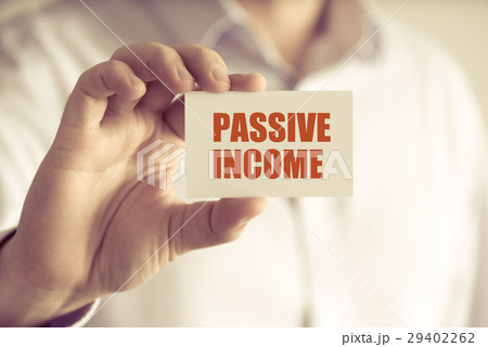 Businessman holding PASSIVE INCOME message card 29402262