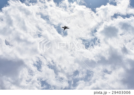 綿雲の空を駆けるジェット戦闘機 綿雲の空を駆けるジェット戦闘機 29403006