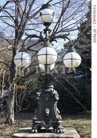 皇居東御苑の皇居正門石橋旧飾電燈 皇居東御苑の皇居正門石橋旧飾電燈 29403041