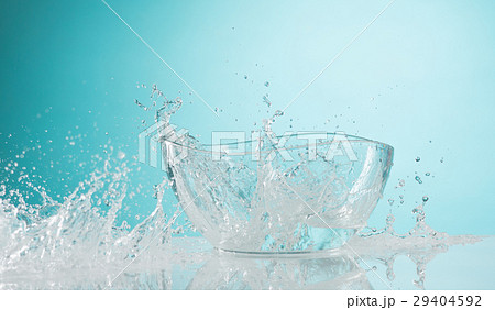 The water splashing to glass bowl on white 29404592