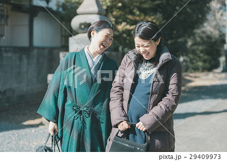 woman during pregnancy or shortly after childbirth woman during pregnancy or shortly after childbirth 29409973