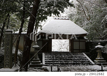 雪景色の「法然院」 29412682