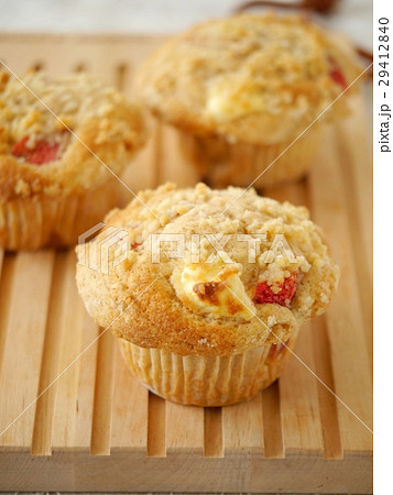 ストロベリーとクリームチーズのマフィン　カッティングボードバージョン 29412840