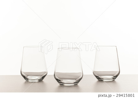 empty drinking glasses 29415801