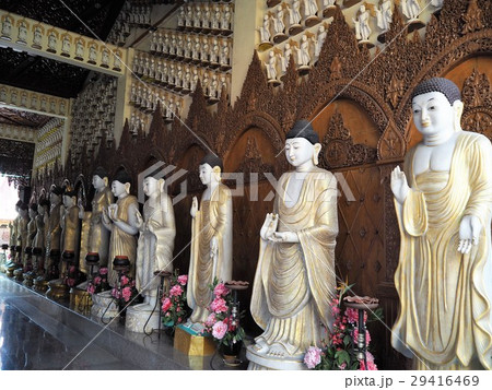 ビルマ寺院の仏像 29416469