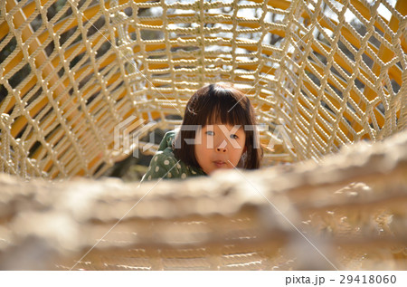 公園で遊ぶ女の子 29418060